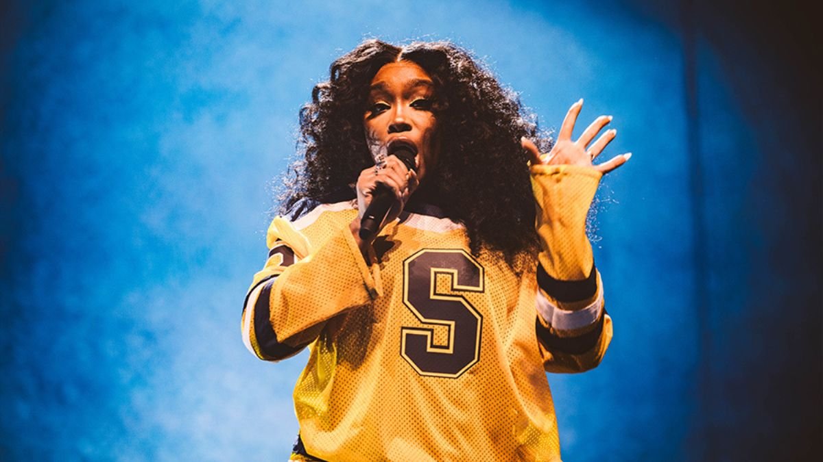 SZA Oakland: A Must-Read Review of Her Striking Performance SZA